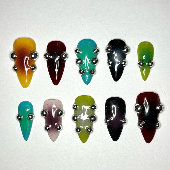 PIERCED AURAS ๐ฉถ press on nails - Picture 1 of 3